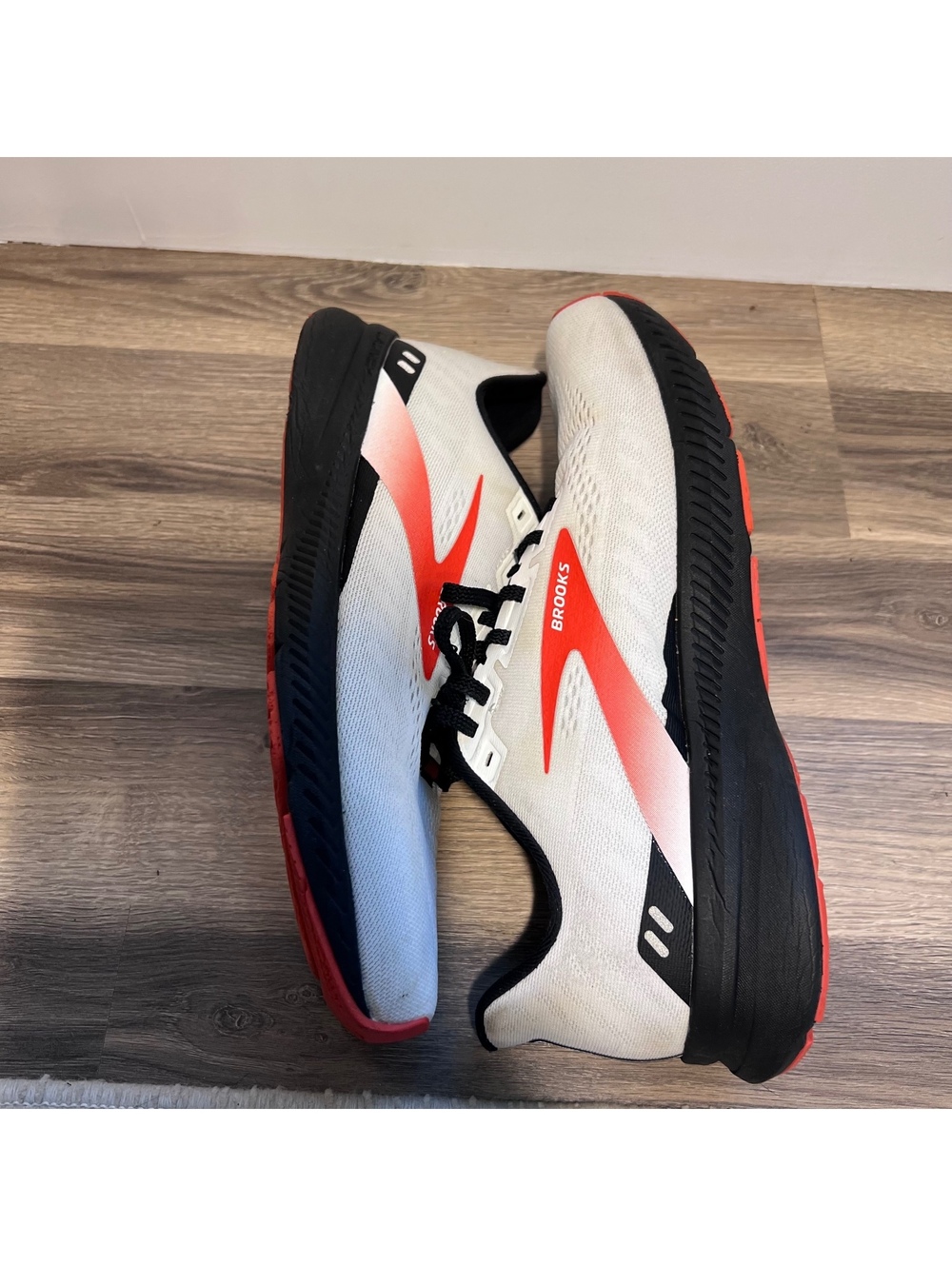 Brooks Men's Size 11